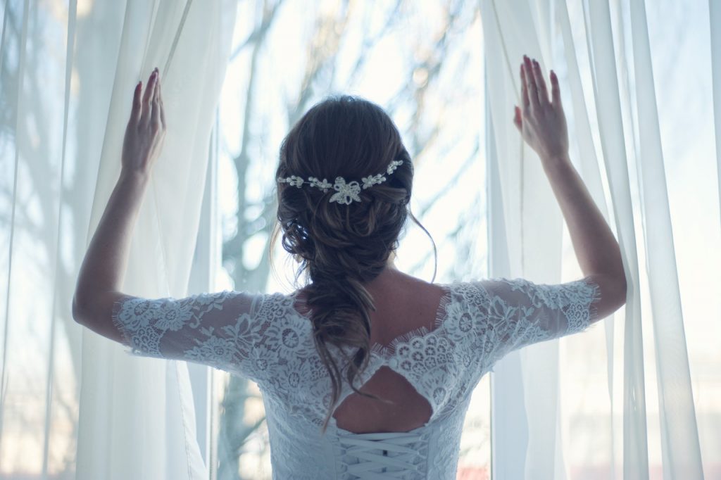 coiffure-mariage-cheveux-mi-long