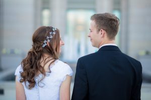 Lire la suite à propos de l’article Boucles d’oreilles de mariage : A faire ou à ne pas faire !