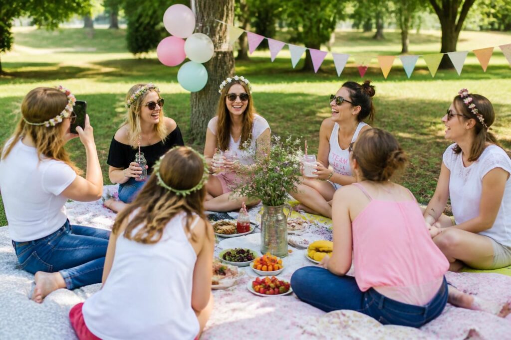 découvrez des idées d'evjf pas chères pour organiser un enterrement de vie de jeune fille inoubliable sans vous ruiner. activités fun et budget maîtrisé garantis !