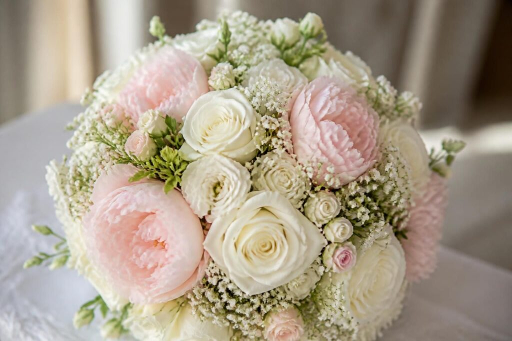 découvrez notre magnifique bouquet de mariée en fleurs artificielles, élégant et durable, parfait pour sublimer votre journée spéciale sans souci de fanage.